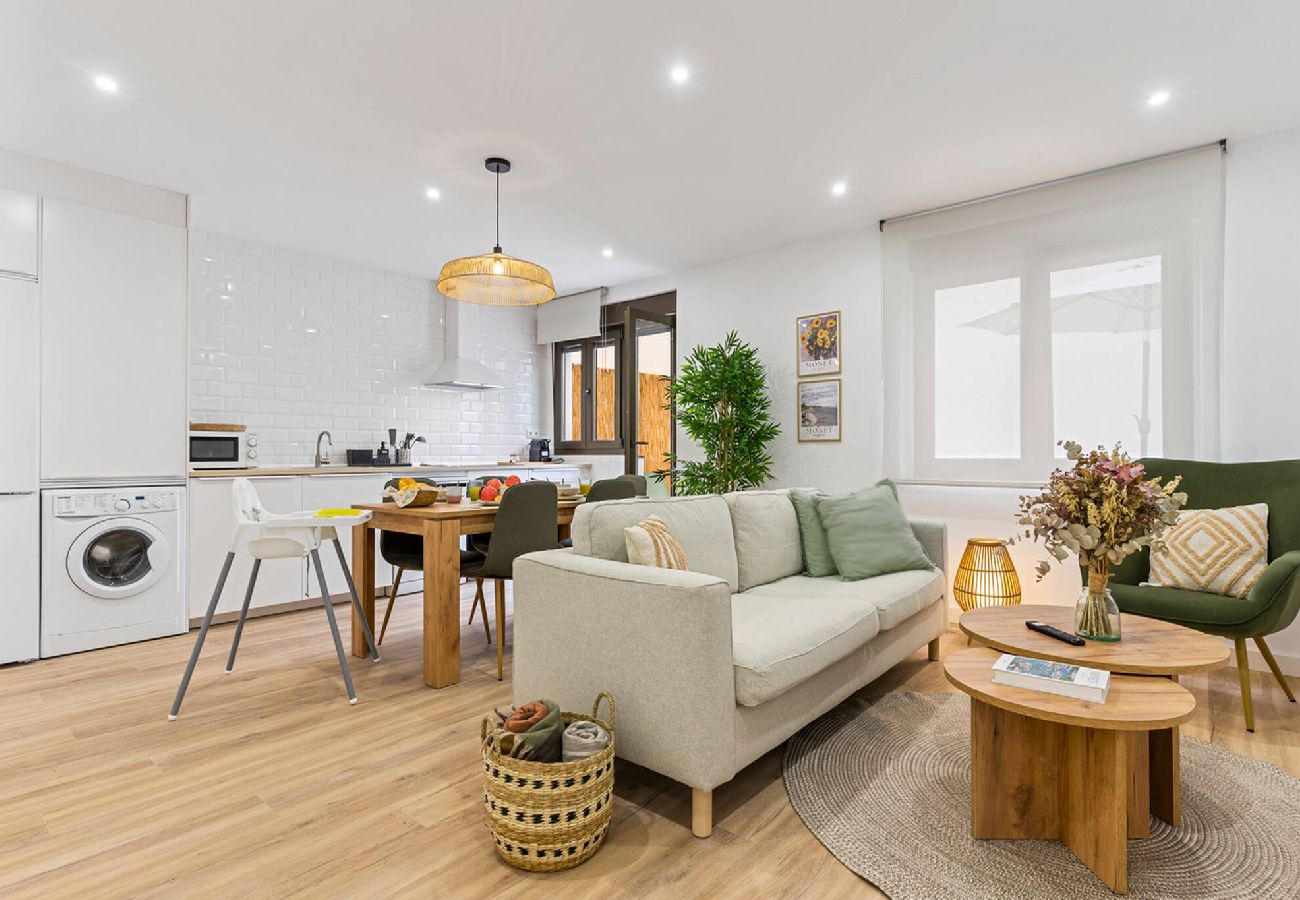 Apartamento en Gijón - Monet, apartamento con terraza, cuna y trona