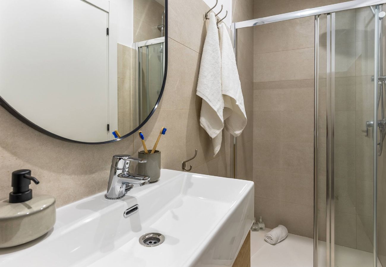 Apartamento en Gijón - Monet, apartamento con terraza, cuna y trona