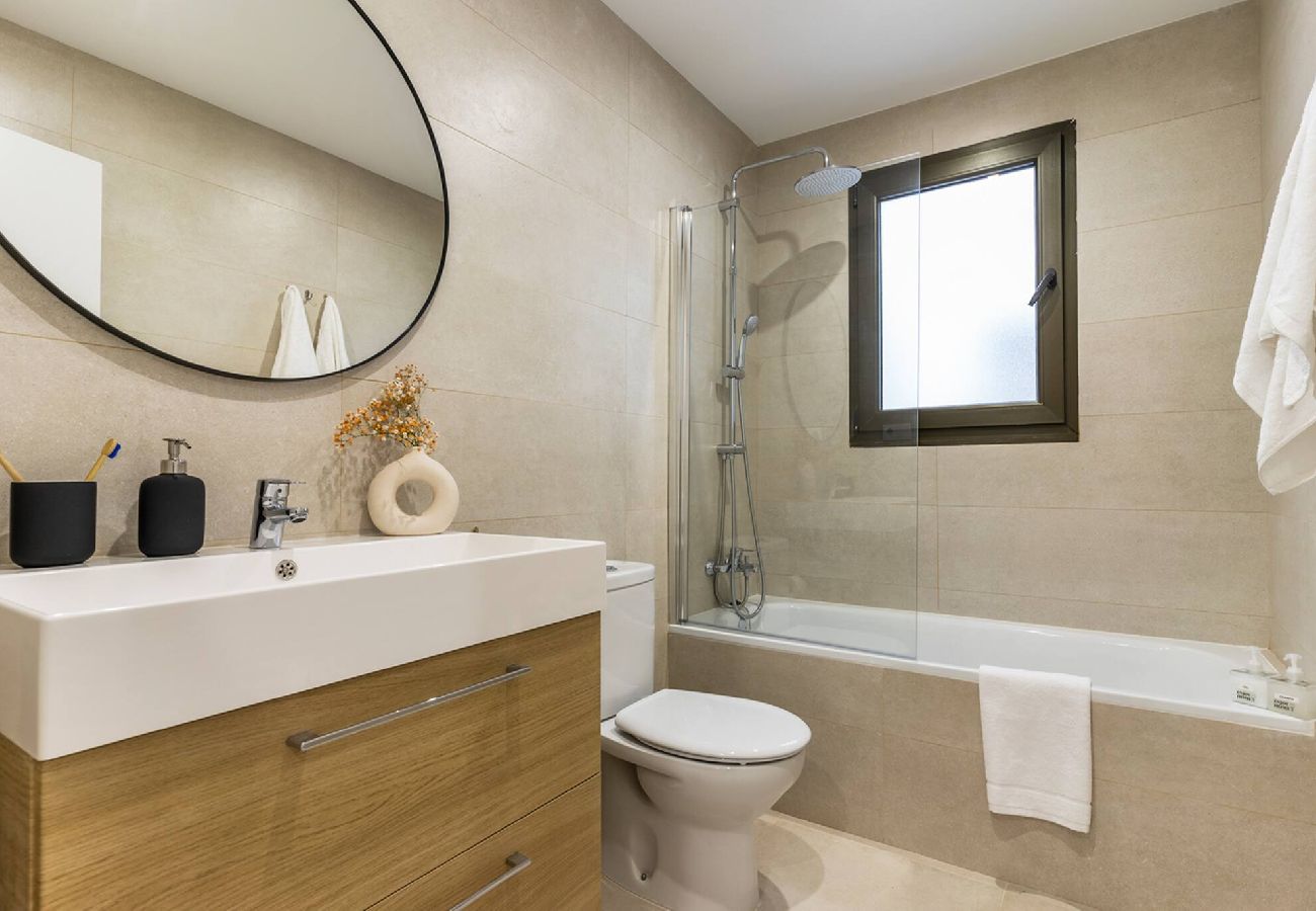 Apartamento en Gijón - Monet, apartamento con terraza, cuna y trona