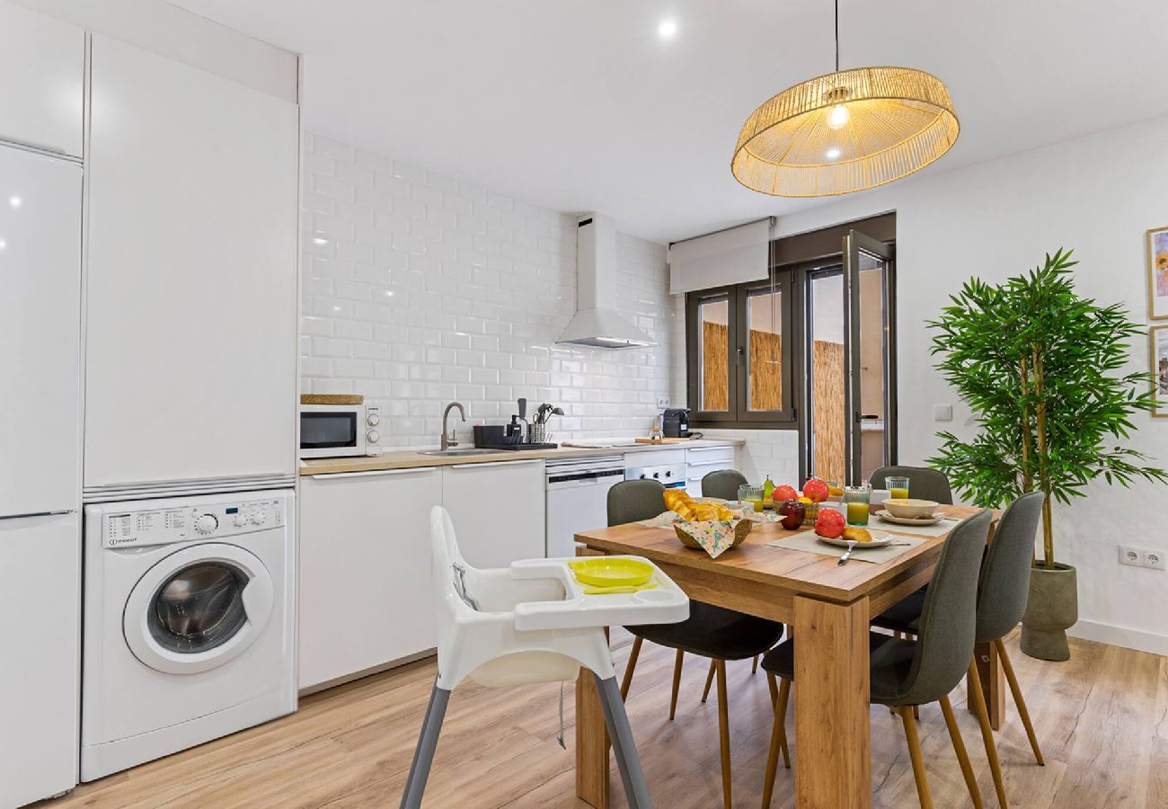 Apartamento en Gijón - Monet, apartamento con terraza, cuna y trona